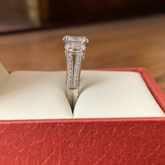 Berricle 3-stone 2.00 ctw oval cut cz ring - Picture 3 of 7